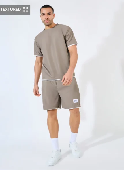 شورت مع تيشيرت فضفاض محبوك بنمط وافل